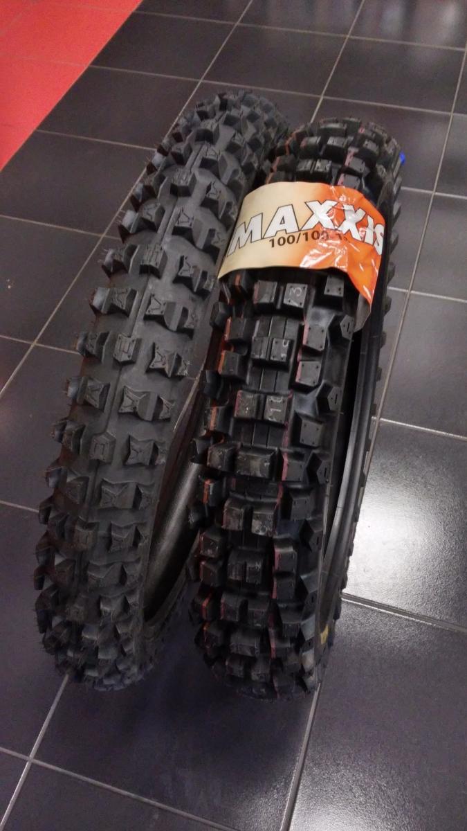 Резина Maxxis r17 на мотард