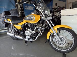 Bajaj-Avenger-Custom-Paintjob-7.jpg